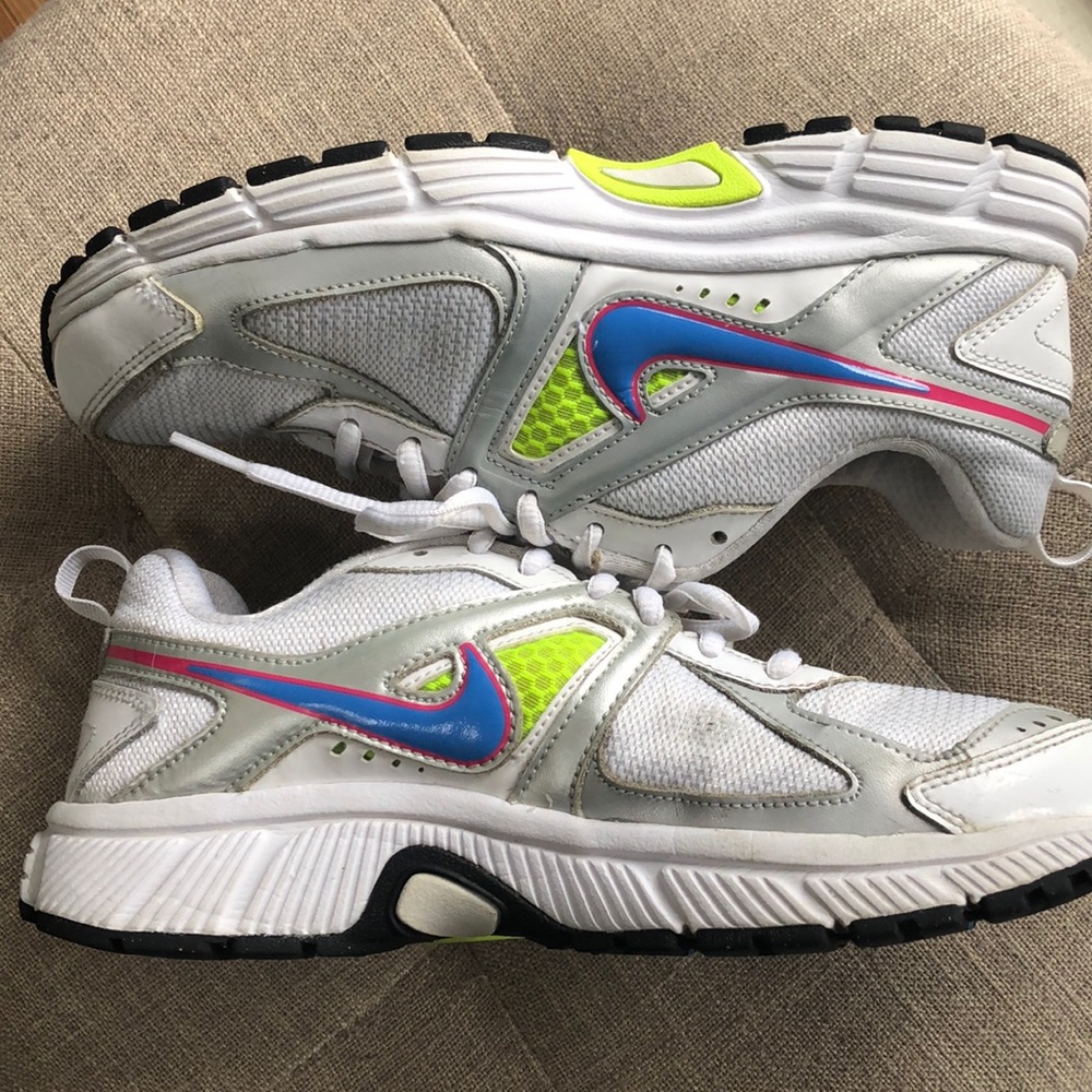 Nike Dart 9 Youth Tennis Athletic Shoes